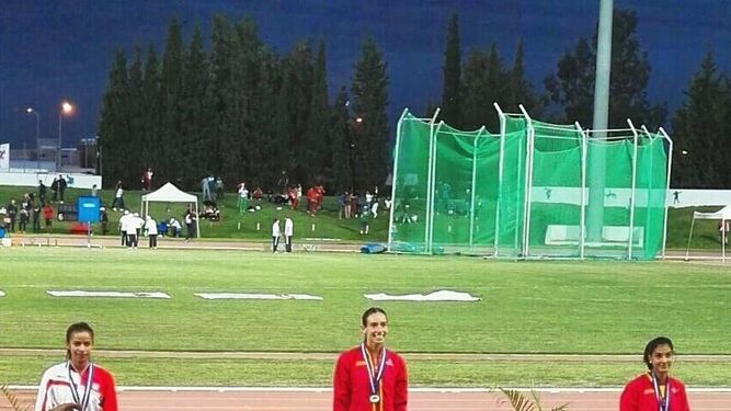Laura García-Caro, en el podio de los Juegos del Mediterráneo.