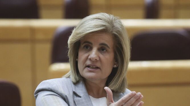 La ministra de Empleo y Seguridad Social, Fátima Báñez, en el pleno celebrado ayer en el Senado.
