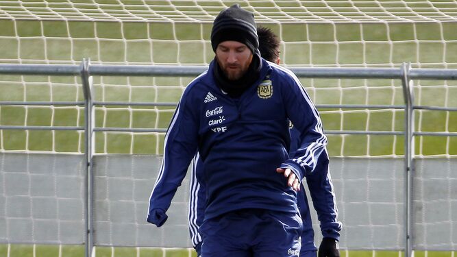 Messi, en el entrenamiento de ayer en la ciudad deportiva de Valdebebas.
