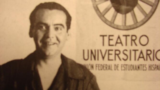 Federico García Lorca, en el célebre retrato con el uniforme de la compañía pedagógica-teatral La Barraca.