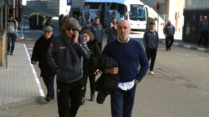 Jugadores y cuerpo técnico del Albacete llegan al Hospital de Zaragoza.