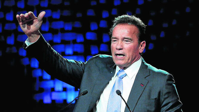Schwarzenegger interviene durante una rueda de prensa celebrada en el marco de la Cumbre del Clima.