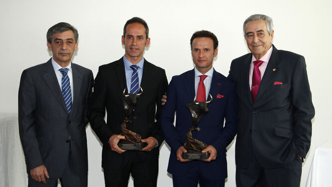 Octavio Mulet, Javier Valdeoro, Antonio Ferrera y Ramón Vila, ayer, en el acto de entrega de los trofeos,