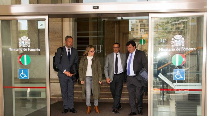 Ignacio Caraballo y Gabriel Cruz salen del Ministerio de Fomento junto a Manuel Gómez y Laura Martín, tras reunirse con el ministro de Fomento.
