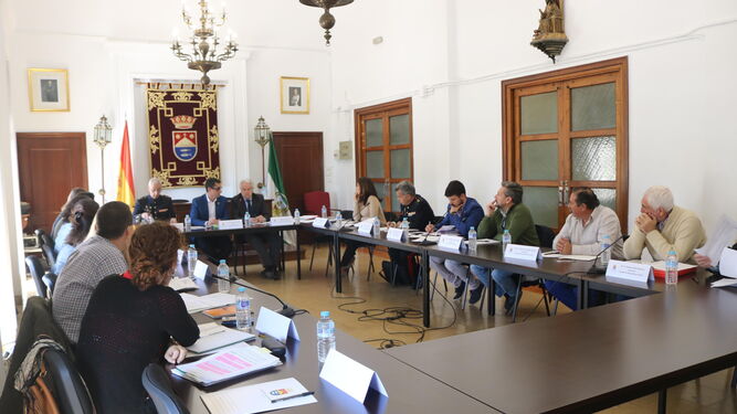 El salón de plenos del Ayuntamiento de Barbate acogió este segundo encuentro de la mesa nacional del Retín.