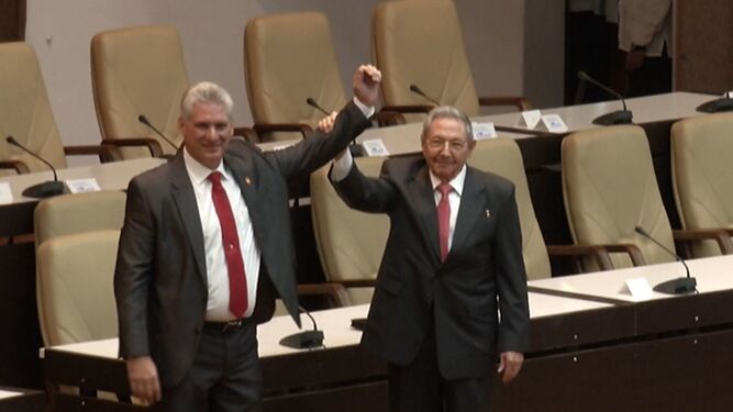 Díaz-Canel y Raúl Castro en la toma de posesión del primero.