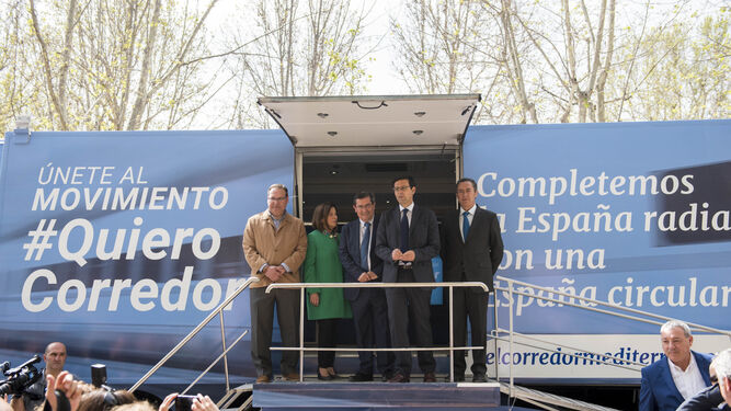 Las autoridades presentes ayer en la reivindicación del Corredor Mediterráneo en Granada.
