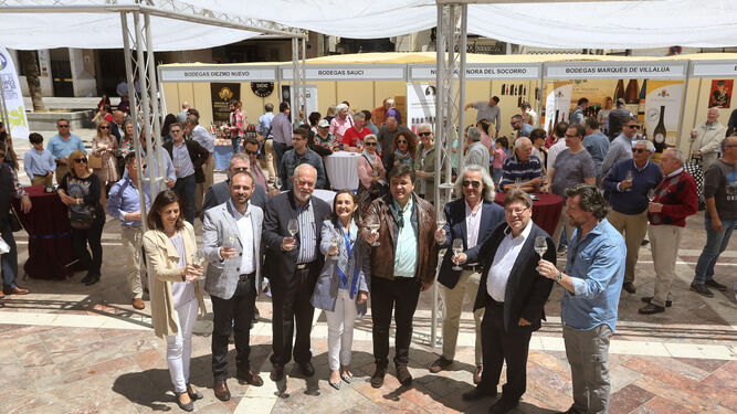 Algunas de las personas que probaron ayer vinos del Condado de Huelva.