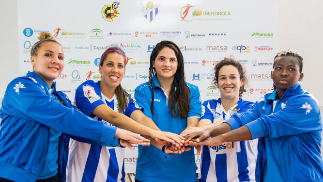 Meryem Hajri, Patri Ojeda, Bárbara Santibáñez, Sandra Bernal y Joy Bokiri, las cinco que han renovado con el club.