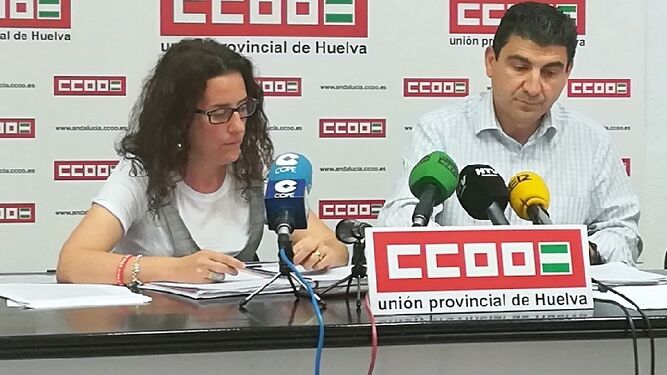 Julia Perea y Emilio Fernández, ayer en la presentación del informe.