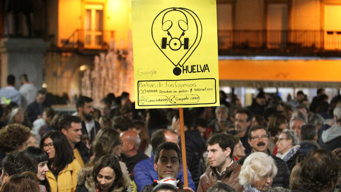 Imagen de la manifestación celebrada ayer en la plaza de Las Monjas.