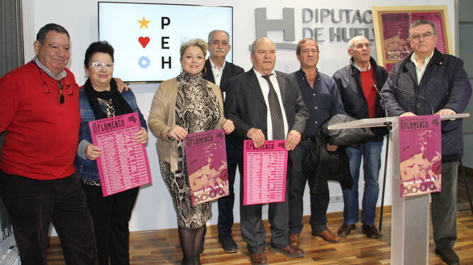 Foto de familia de los organizadores en la presentación del XI Circuito de Cante Flamenco en la Diputación.