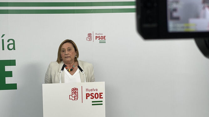 María Luisa Faneca, responsable de la Comisión Gestoral del PSOE Huelva, en rueda de prensa este lunes.