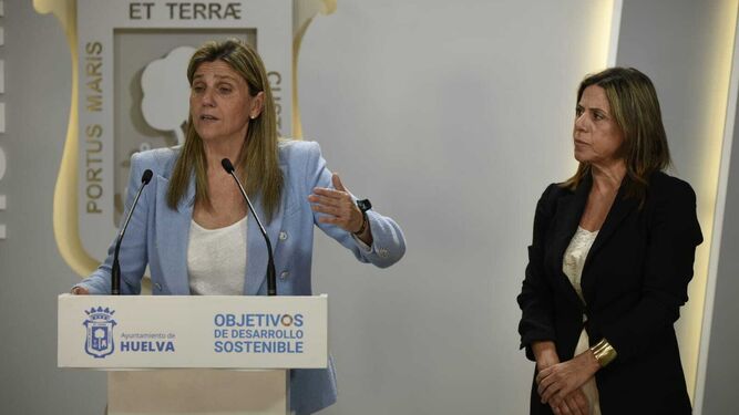 María Villadeamigo, primera teniente de alcalde de Economía, Presidencia y Relaciones Institucionales y Eva del Pino, concejala de Hacienda y Patrimonio.