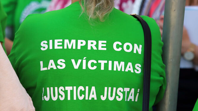 Presentación de firmas en el Palacio de Justicia de apoyo a las víctimas del crimen de Almonte en 2019.