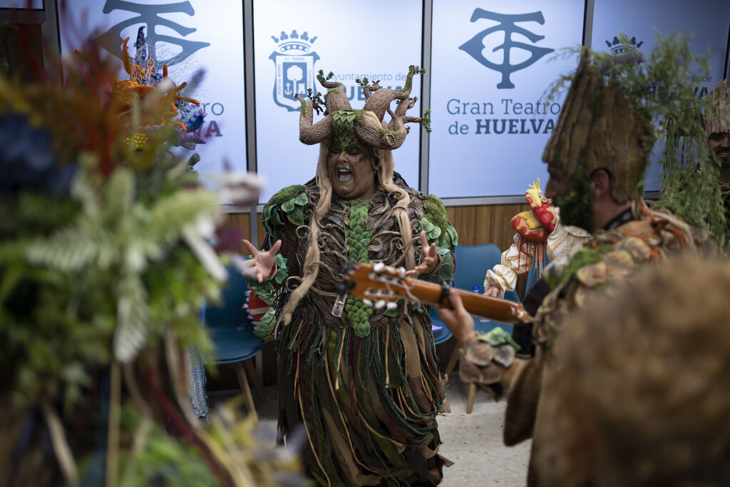 Im&aacute;genes de la actuaci&oacute;n de la comparsa de Huelva "La vieja verde" en el Carnaval Colombino