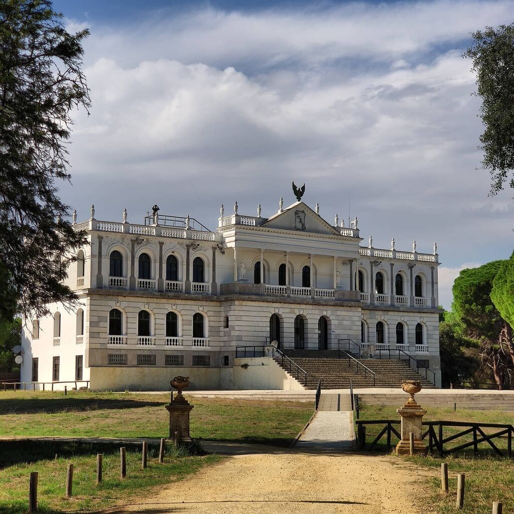 El misterioso palacio de Huelva que guarda gran parecido con la estadounidense&nbsp;Casa&nbsp;Blanca