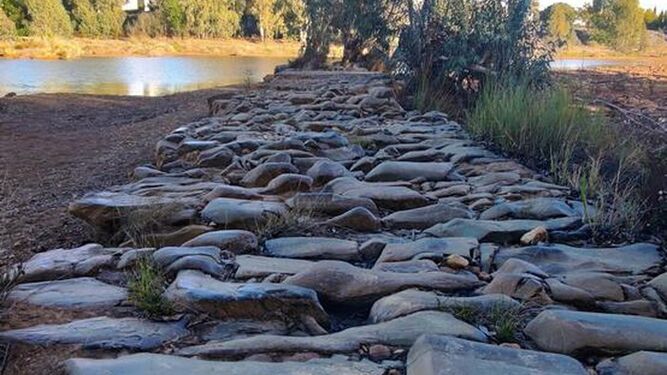 La antigua calzada romana de Huelva sumergida en río Odiel