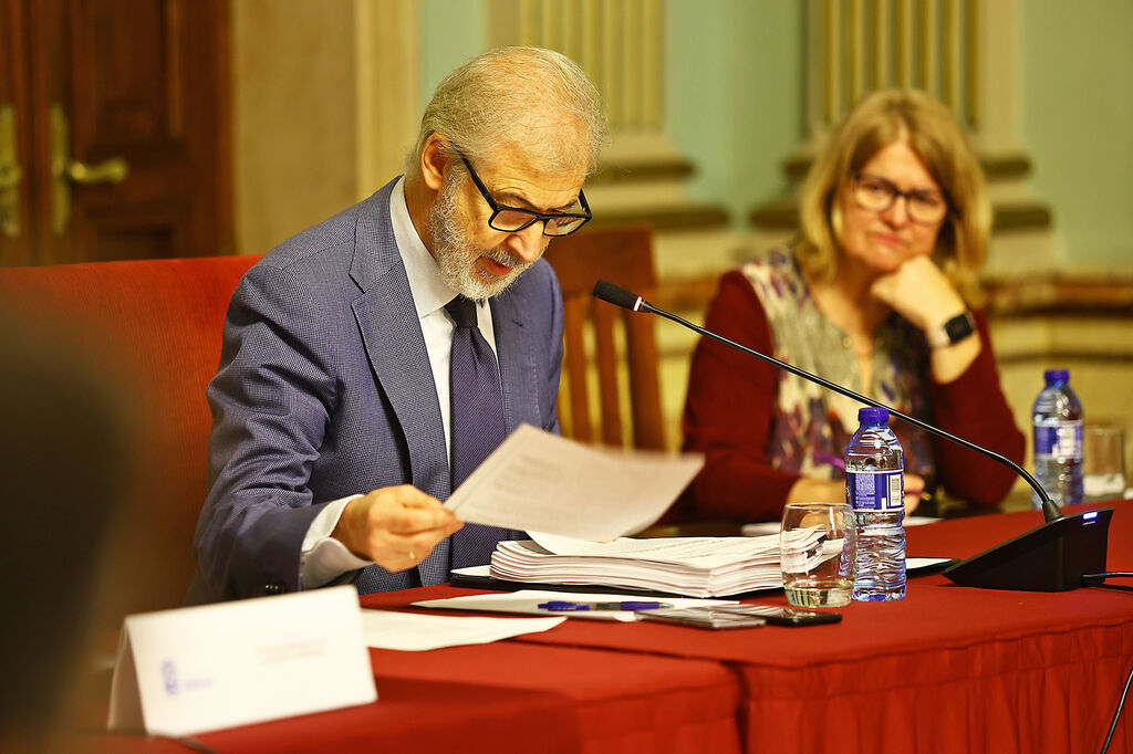 Im&aacute;genes del pleno en el Ayuntamiento para presentar los presupuestos de Huelva para el a&ntilde;o 2024