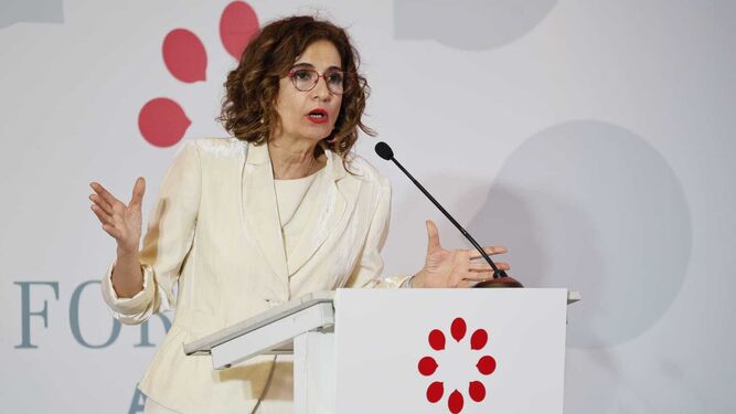 María Jesús Montero, durante su intervención este viernes en el Foro Joly celebrado en Cádiz.
