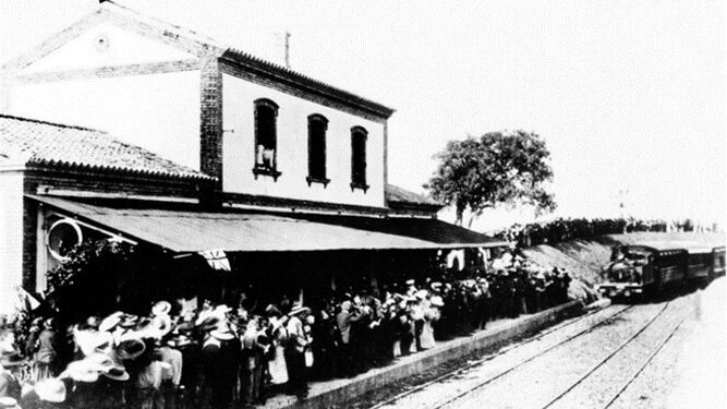 Inauguración de la estación de Zalamea con la llegada del primer tren.