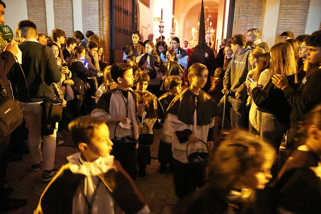 Las mejores im&aacute;genes del Lunes Santo en Huelva: Hermandad del Calvario