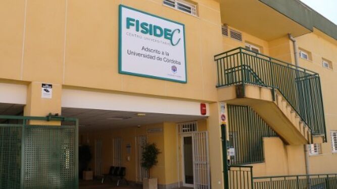 Edificio del Centro Universitario Fisidec en Cabra, donde se imparte Fisioterapia para la Universidad de Córdoba.