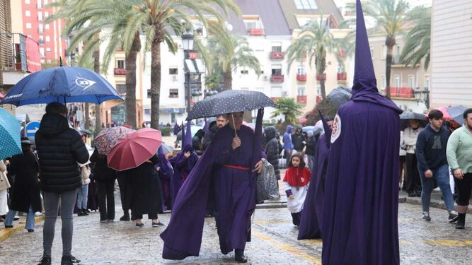 Lluvia en Martes Santo en Huelva.