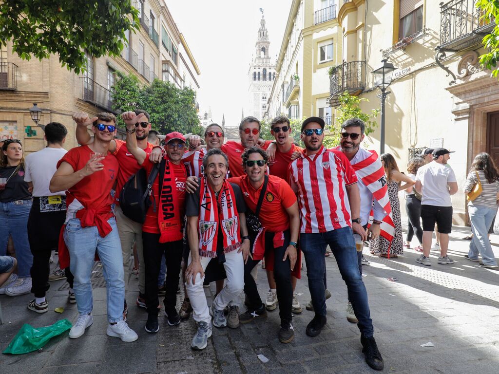 Las fotos de hinchas del Athletic y del Mallorca por Sevilla