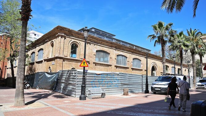 Edificio del antiguo cuartel de Santa Fe de Huelva.