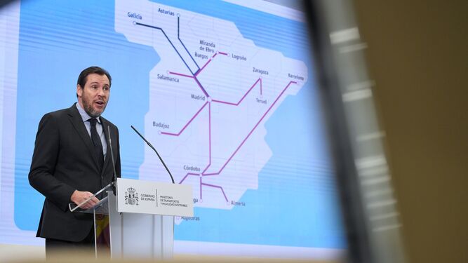 El ministro Óscar Puente informa sobre inversiones en líneas férreas.