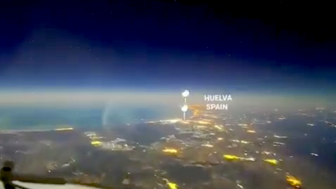 Así se ve Huelva de noche desde un avión en una grabación del famoso piloto Guillaume Laffon