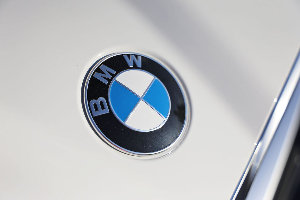 Movitransa presenta los nuevos modelos de BMW IX2 y el X2 en el complejo deportivo Lamiya