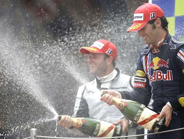 Rubens Barrichello, segundo, y Mark Webber (Red Bull), tercero.

Foto: Reuters / AFP Photo / EFE