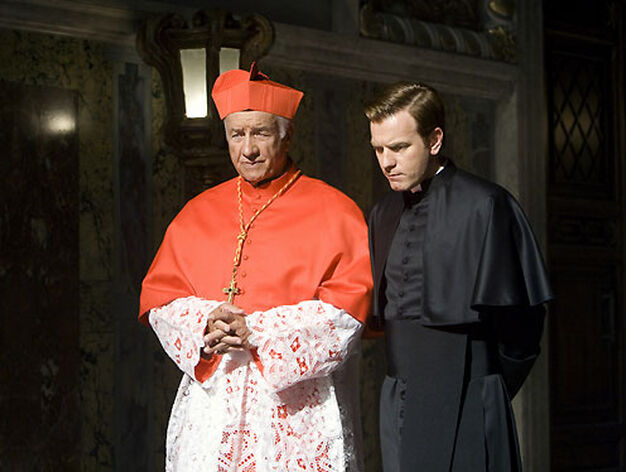 El cardenal Strauss (Armin Mueller-Stahl) y el camarlengo (Ewan McGregor).

Foto: Sony Pictures