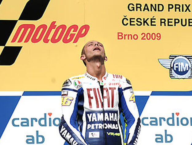 Dani Pedrosa, Valentino Rossi y Toni El&iacute;as, en el podio de MotoGP.

Foto: EFE / AFP Photo / Reuters