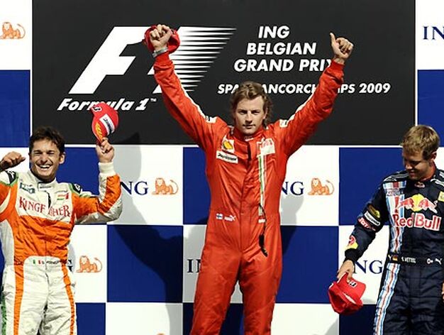 El podio del Gran Premio de B&eacute;lgica, con Raikkonen (primero), Fisichella (segundo) y Sebastian Vettel, de Red Bull (tercero).

Foto: Afp Photo / Reuters / Efe