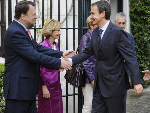 El presidente del Gobierno, Jos&eacute; Luis Rodr&iacute;guez Zapatero, a su llegada al Real Alc&aacute;zar.

Foto: Juan Carlos V&aacute;zquez
