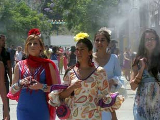 Las mujeres inundaron el Real de la Feria de Algeciras en su d&iacute;a grande

Foto: J.M.Q.