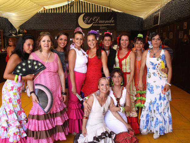 Un grupo de mujeres vestidas de gitana. 

Foto: Vanessa Perez