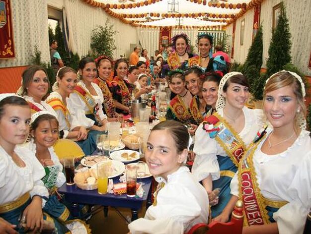 Las reinas de las fiestas de las localidades de la Bah&iacute;a disfrutaron tambi&eacute;n de la Feria de El Puerto. 

Foto: Andres Mora