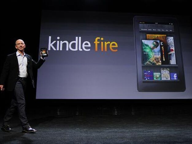 Jeff Bezos, presidente de Amazon, presenta los nuevos modelos de Kindle, entre ellos Fire, el debut de la compa&ntilde;&iacute;a en el mundo de los 'tablets'.

Foto: AFP Photo