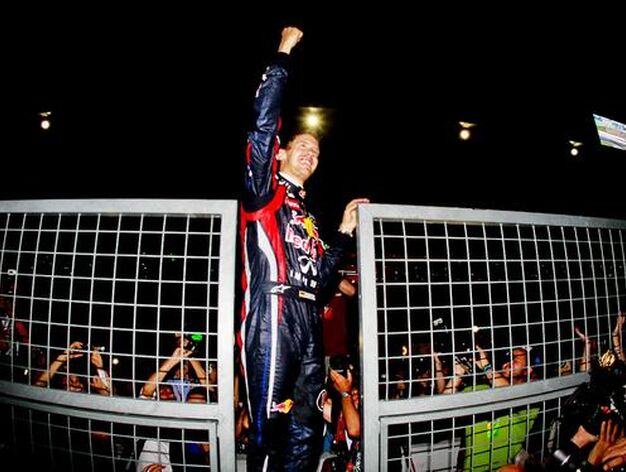 Sebastian Vettel gana en Suzuka su segundo mundial a cuatro carreras del final del campeonato. / EFE