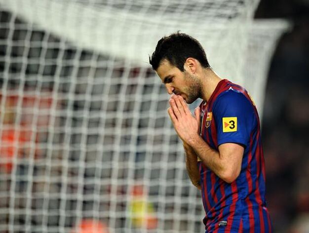 El Barcelona sufre para ganar con diez al Sporting de Gij&oacute;n. / AFP