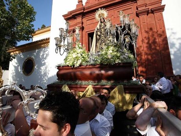 La Comandancia de Marina llev&oacute; a la Virgen del Carmen en Huelva

Foto: EFE