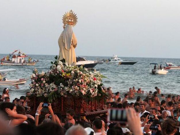 La Virgen del Carmen en Punta Umbr&iacute;a

Foto: EFE
