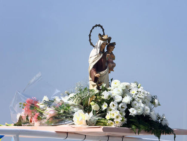 Virgen del Carmen por la R&iacute;a de Huelva

Foto: EFE