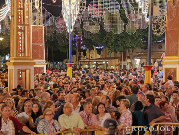 Otro a&ntilde;os m&aacute;s, reluce el espectacular alumbrado de la Feria.     

Foto: Manuel Aranda