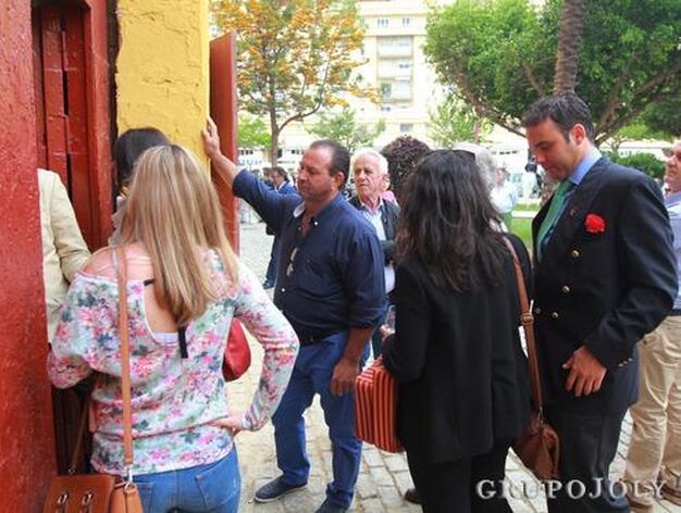 Un grupo de aficionados hace cola para entrar.

Foto: Jose Contreras