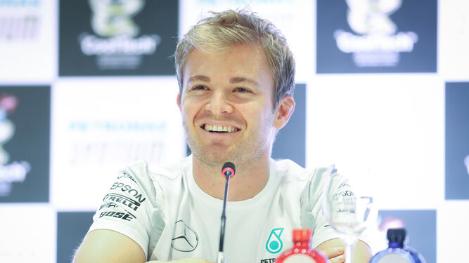 Rosberg atiende a los medios de comunicación en una rueda de prensa en Sao Paulo.
